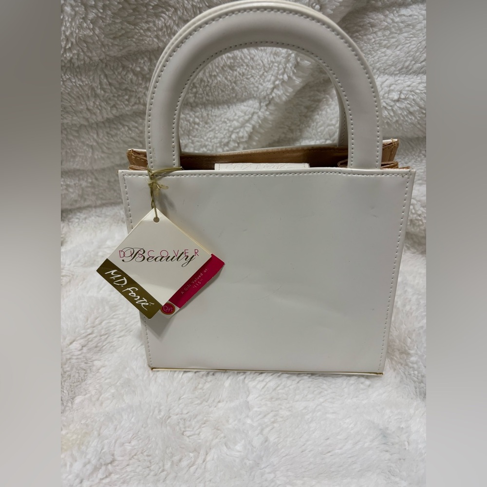 Cute small white faux leather mini purse hard side with handles M.D. Forte